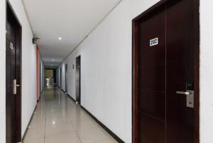 RedDoorz Plus @ Jalan Pemuda Jakarta