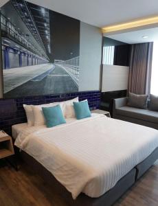 The Crystal Hotel Buriram - formerly X2 Vibe Buriram