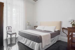 Double Room with Private Bathroom room in Gatsby Guest House