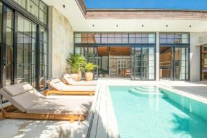 Stylish 5BR Boho Hideaway, 5 Minutes Bingin Beach