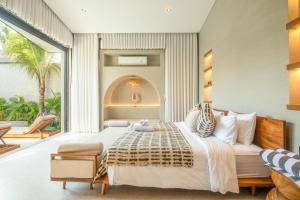 Stylish 5BR Boho Hideaway, 5 Min from Bingin Beach