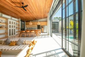 Bohemian lush 5BR Retreat, 5 Mins to Bingin Beach