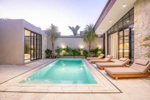 Stylish 5BR Boho Hideaway, 5 Minutes Bingin Beach