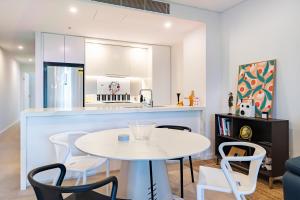 Modern 2BR Apartment in the Heart of Wolli Creek