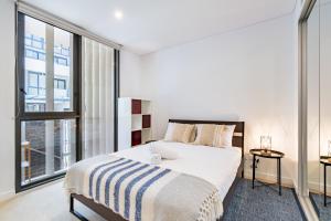 Modern 2BR Apartment in the Heart of Wolli Creek