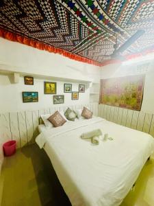 Mirvana Guest House & Camel safari
