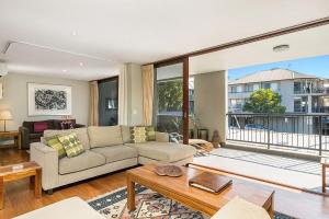 Casablanca - 2 - 21-25 Fletcher Street