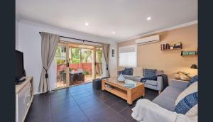 Whale House 8 - 6 Electra Close