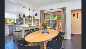 Whale House 8 - 6 Electra Close