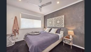 Whale House 8 - 6 Electra Close