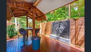 Whale House 8 - 6 Electra Close