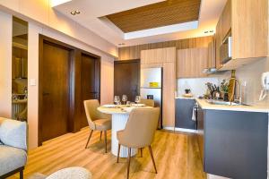 ® {The~City~LUX~Place}@DowtownSD