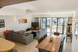 Absolute Solace - 2 - 8 Lawson Street