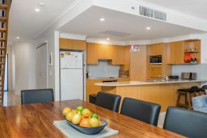 Absolute Solace - 2 - 8 Lawson Street
