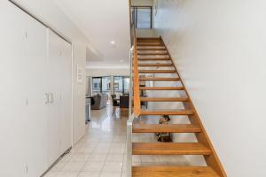 Absolute Solace - 2 - 8 Lawson Street