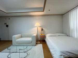 New 강남역 도보 5분 아늑한 공간 소독완료 깔끔한숙소 장기숙박