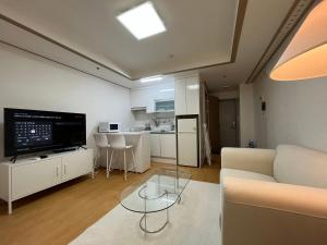 New 강남역 도보 5분 아늑한 공간 소독완료 깔끔한숙소 장기숙박