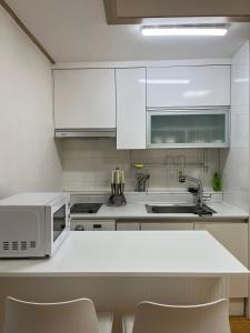 New 강남역 도보 5분 아늑한 공간 소독완료 깔끔한숙소 장기숙박