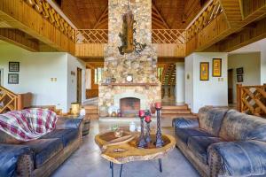 ®4BR{Wood~Mountain~Villa} @Jarabacoa Heated Pool