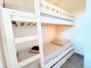 En rez-de-chaussée, avec vue sur le golf - piscine chauffée accessible de mai à septembre