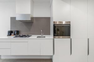 Modern Southbank Apartment 2BR with Pool & Sauna