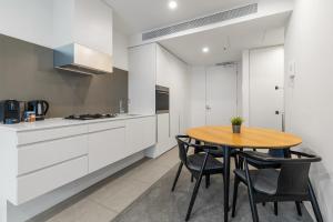 Modern Southbank Apartment 2BR with Pool & Sauna
