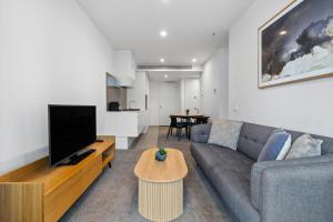 Modern Southbank Apartment 2BR with Pool & Sauna