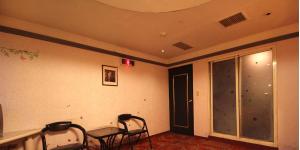 Broadway Hotel