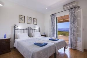 Villa Ftelias by Villa Plus