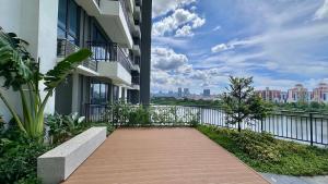 Baron Residence by manatidur #PetFriendly #Lakecity