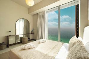 Premium Corner 3BR, Sea Views with Sunset, 85 inch TV