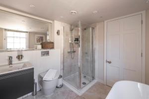 Monmouth St Townhouse sleeps 10