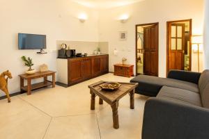 The Colonial Courtyard