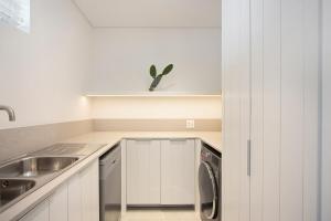 Stylish Apartment with Uninterrupted Ocean Views Alpha One 203