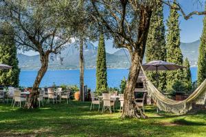 Exclusive Lake Garda Apartments with Panoramic Pool & Parking