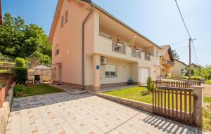 1 Bedroom Lovely Apartment In Gracac 