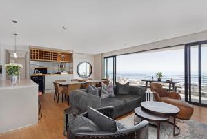 Sleek Penthouse with Iconic Views & Prime Location Alpha One 601