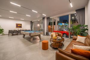 Mee Villa Modern 6BR Villa Rooftop Pool, Steambath& Elevator