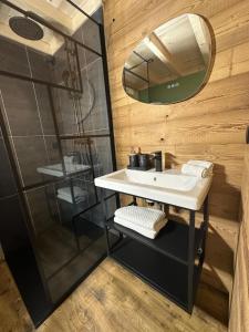 Lodge with private spa