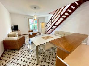 Terraced house with garden and pool