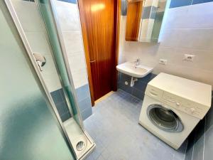 Terraced house with garden and pool