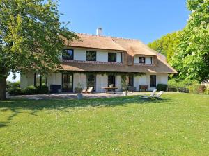 La Grange des Prés, Thatched Cottage for 8 people with Sea view!