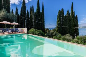 Panoramic Lake View Apartments with Pool & Breakfast