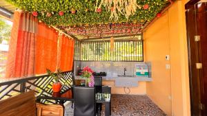 Château La Princesa 1 Family Room with private entrace , balcony & kitchen