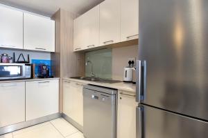 Beachfront Apt Kite Beach with Table Mtn View Horizon Bay 501