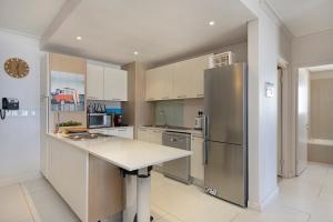 Beachfront Apt Kite Beach with Table Mtn View Horizon Bay 501