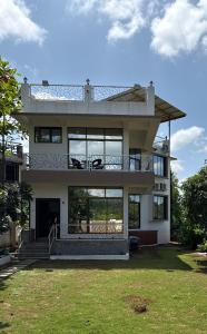 Estillo -River touch, Mountain view