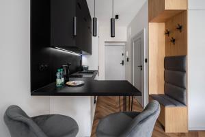 Piotrkowska Grand Avenue Apartments by BookingHost