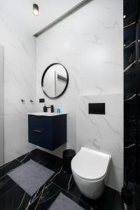 Piotrkowska Grand Avenue Apartments by BookingHost