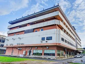 RedDoorz Plus at Plaza Hotel Tanjung Pinang